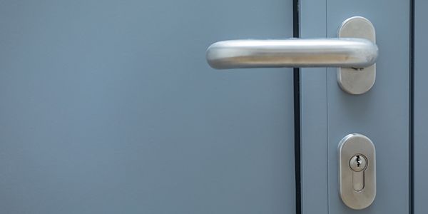 Deuren in aluminium, PVC of hout